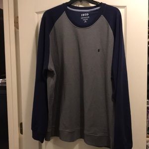 Men’s Izod sweatshirt
